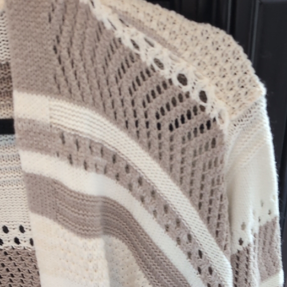 Elegant Beige and Cream Women's Cardigan - Picture 3 of 4